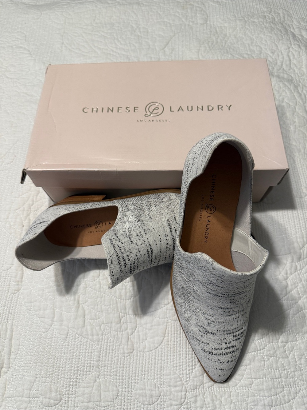 Chinese Laundry Gray, white and black Slip-On Mules